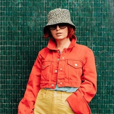 women_wearing_a_fashion_bucket_hat